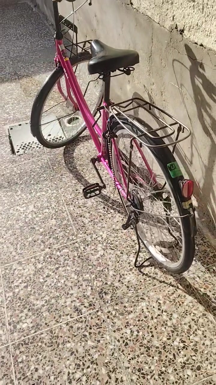 السلام عليكم بايسكل للبيع الحجم 26 مال حاويه باله مو تجاري السعر ١٠٠ وبي مجال الاستفسار على هاذ الرقم *********** واتساب فقط
