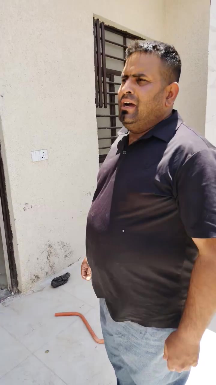 السلام عليكم يوجد لدينا بيوت كافة المساحات العنوان بغداد مدينة الصدر الحميديه شارع سيد عوده تسليم مفتاح الاتصال *********** مكتب أنوار الصدرين
