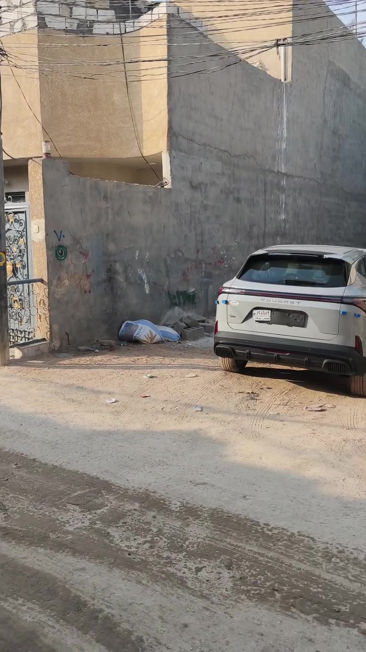حي السجاد • ١٠٠م • قرب الشارع العام