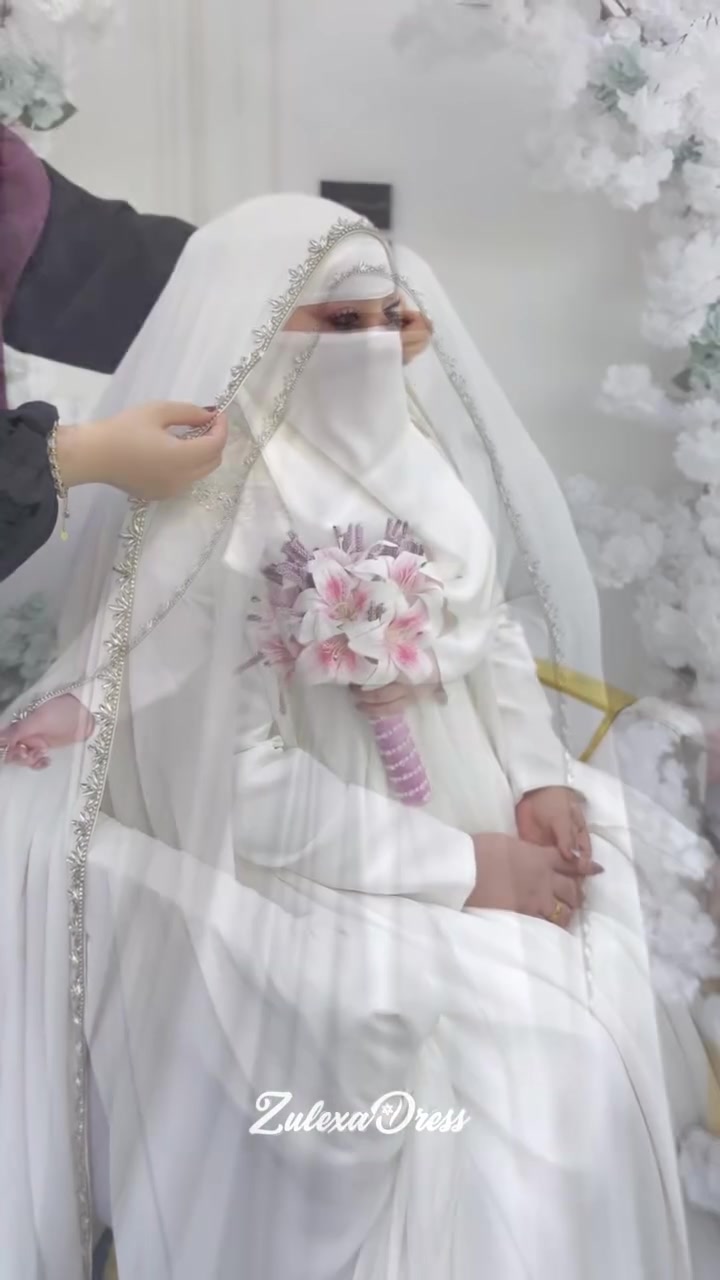 ⁨	⁨	⁨	⁨بارك الله لك، وبارك عليك، وجمع بينكما في خير🕊️❤️

جوانی و جیاوازی بووکی ئێمە درێس و لەچکی شاهانەی!🕊️😍

‏#Erbil
‏#Iraq
‏#Kurdistan
‏#ErbilFashion⁩⁩

نص مكتوب في الصور:
- Zulexa Dress