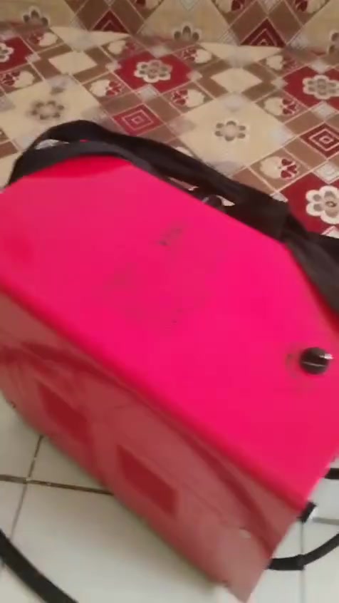 السلام عليكم ورحمة الله وبركاته جميعا ماكنة لحيم مك فقط صنع في النمسا جديدة لوك اصلي شغالة للبيع سعرها (١٢٥)شامل التوصيل رقم الجوال (***********)وبخدمة الطيبين
