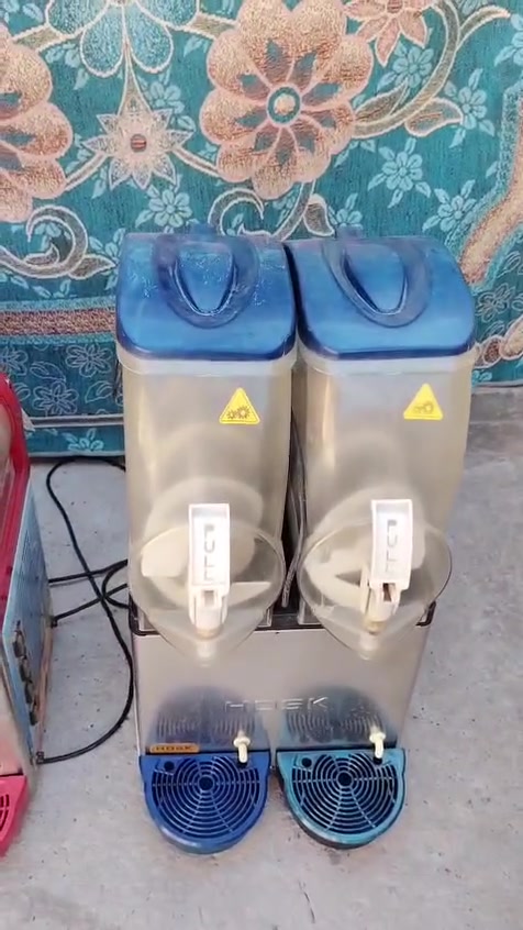 السلام عليكم مكائن ازبري للبيع مكان بغداد التفاصيل داخل الفيديو
سعر مليونين وربع 
***********
