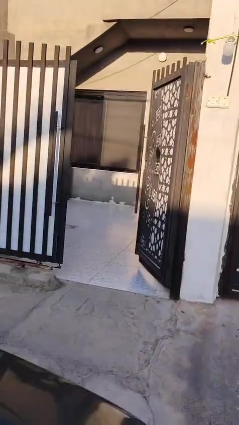 سلام عليكم بيت للبيع مساحه ١٠٠ متر مواصفات دكت مغربي كامل بيت نضيف عنوان البيت حي الاسرا قرب دائره كهرباء شراي يتصل ***********
