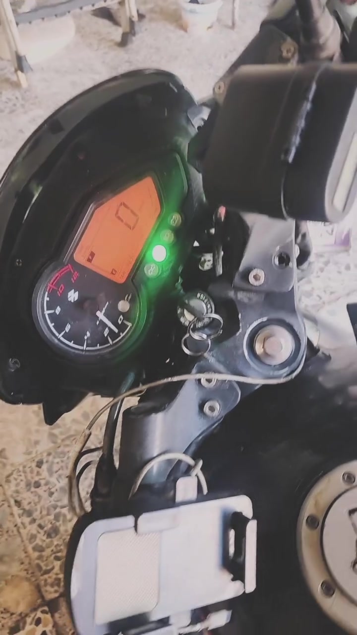السلام عليكم
بولسر نيون 150cc دراجة كاملة مكفولة من الطول للطول اي نقص ما بيها غراضها كلها موجودة تاخذهة كاملة محرك برغي ما مفتوح نكرة سلف ترايك للبصرة دراجة خير من الله متوكف عندك 
مرقمة بغداد رقم مميز سنوية باسمي تجي تفحص وتقتنع تطلع بيها تحويل شوكت ميعجبك بيها تفاصيل صغيرة اذا مهتم بالدراجة اذكرلك ياهن خاص ما عندي 
مكاني بغداد البلديات 
سعر الدراجة  مليونين ومية 
***********
