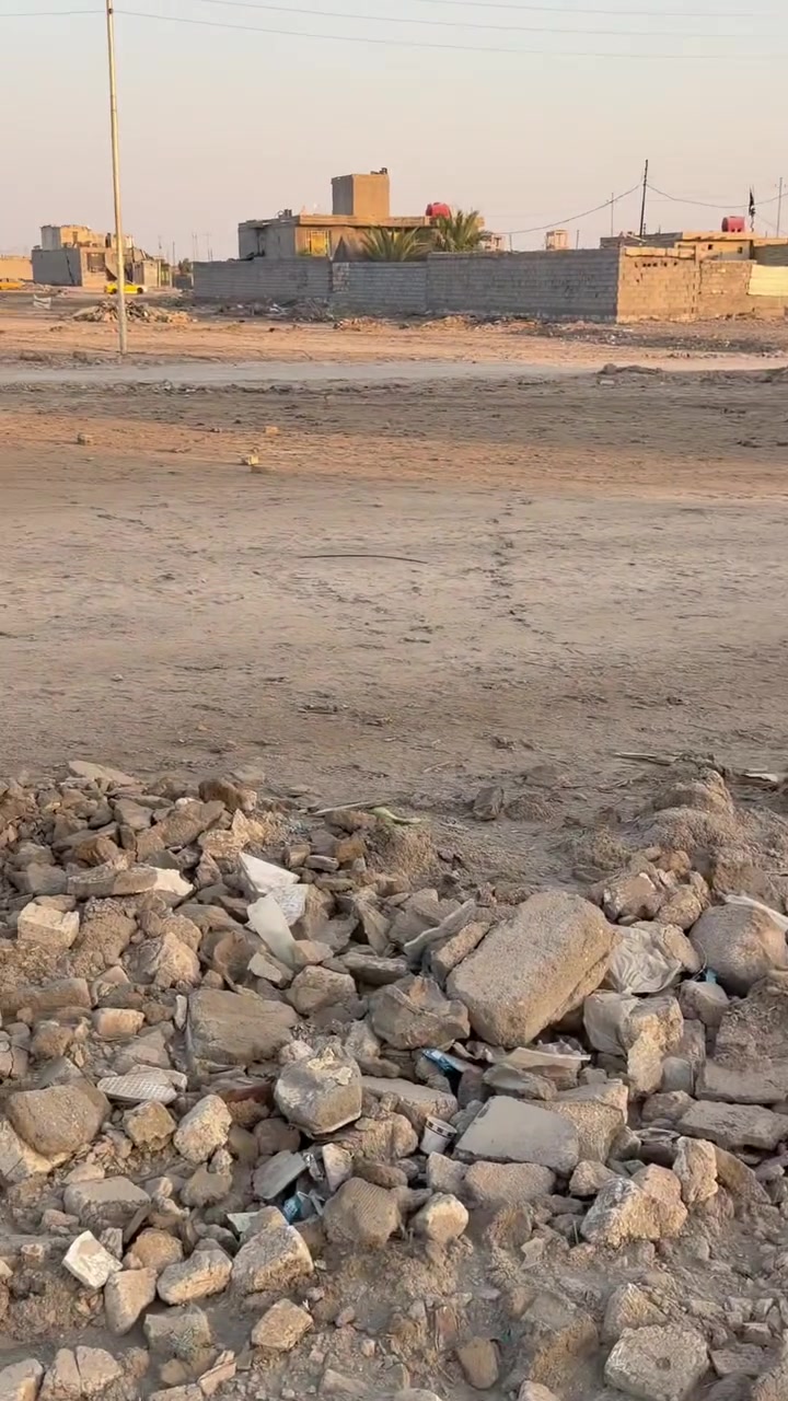 ٣ قطع مساحة كل قطعه ٢٠٠ م حي الجوادين نزله الثانيه نزلة سيد نزأر الرئيسي موقع سكني ماء كهرباء مولد الاستفسار ***********
