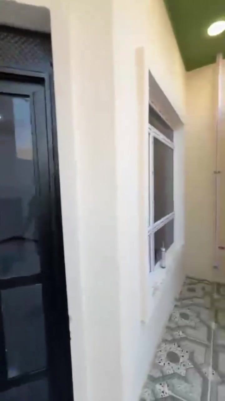 للبيع | دار في الديوم
📍 الموقع: حي التوحيد
📐 المساحة: 100م²
📏 الأبعاد: 5 × 20م
🛣️ الشارع: 15م
🏠 يتكون من طابقين: • 3 غرف نوم
• استقبال
• مطبخ
💰 السعر: 75 مليون دينار
🔄 قابل للتفاوض
📞 للإستفسار والمراجعة:
مكتب محمد الغبينة للعقار
📍 تكريت – شارع الأربعين، مقابل متنزه الياسمين، قرب التجنيد القديم
☎️ ***********
☎️ ***********
