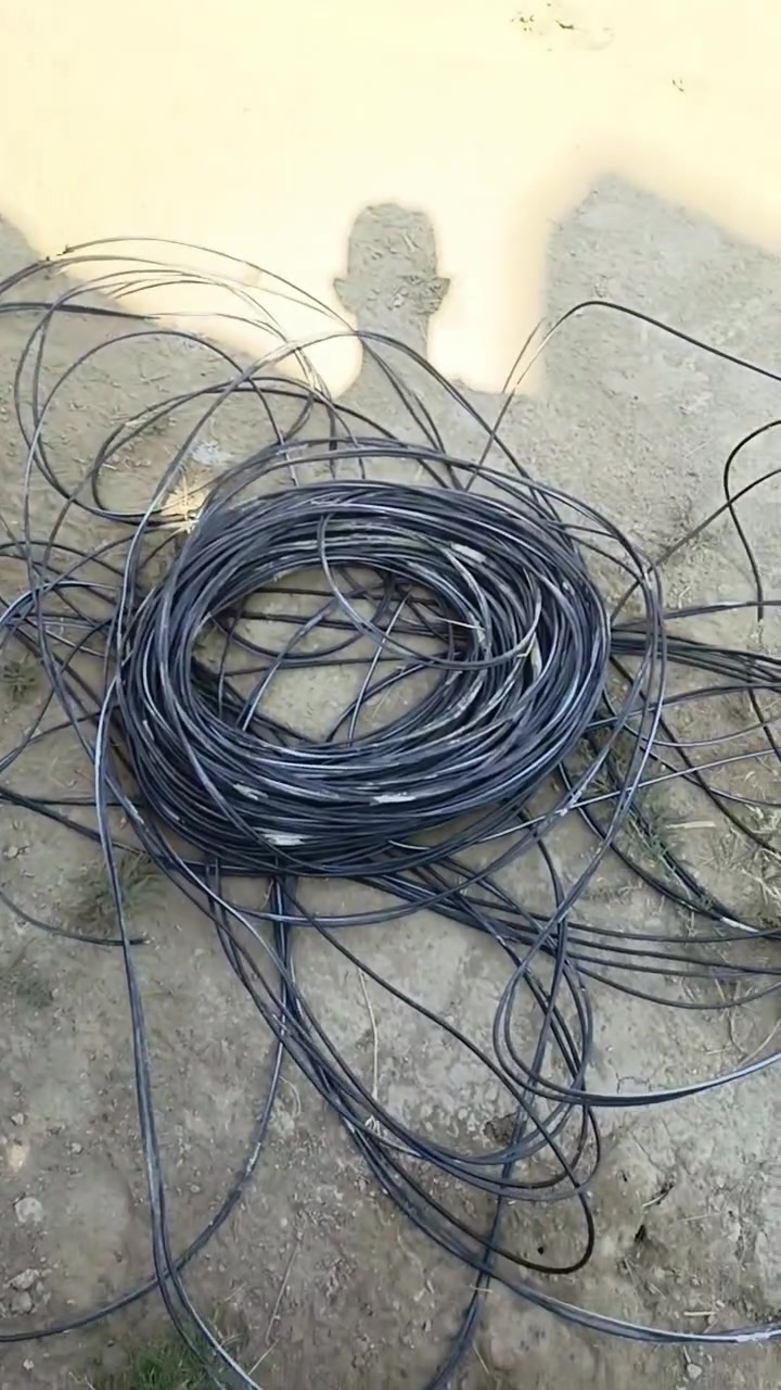 للبيع ضفيره خطين للبيع نضيفه 100متر بابل ابي غرق قرب صيطره ام الهوا *********** السعر 60الف
