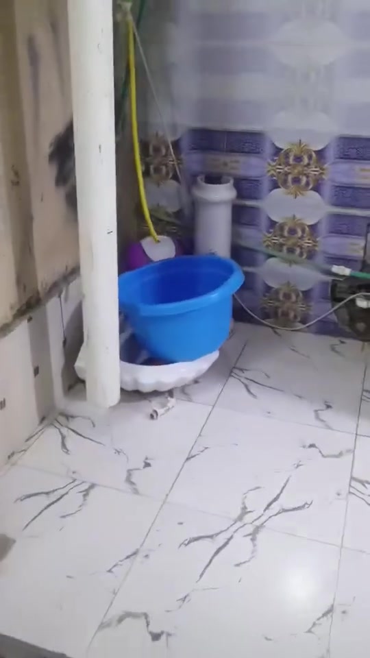 بيت تحاوز قبله حي الجامعه بيت نضيف ومرتب غرفتين وصالة ومطبخ وصحيات السعر 12 وبي مجال 
لتواصل واتساب ***********
