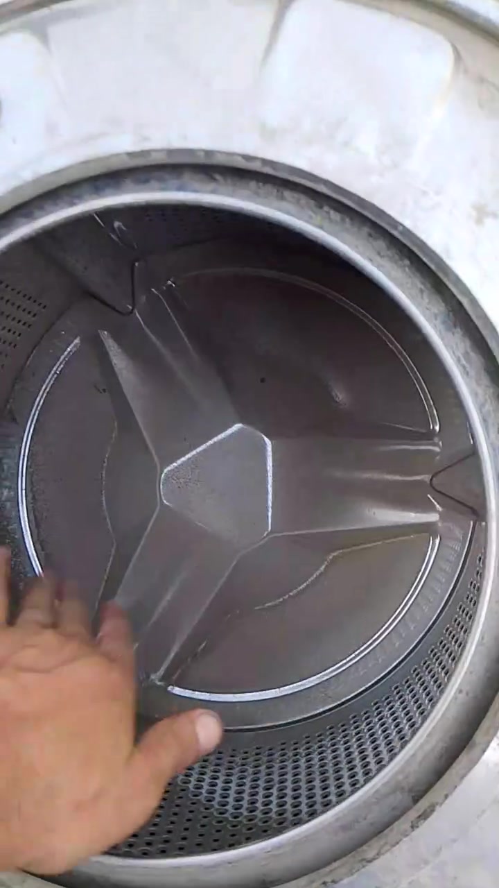 السلام عليكم شباب غساله مال حب سلس ستيل سعرها 100 وبيها مجال جديده ما مستخدمه بس اني حاطها على صفحه مكاني بغداد جديده ***********
