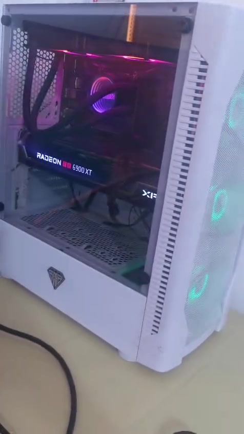 السلام عليكم شباب حاسبة للبيع  للألعاب و المونتاج و الستريم المواصفات 
GPU: XFX RX 6900 XT 16 GB
CPU: INTEL CORE I5 12400F
RAM: 32 GB 3200 MHZ
POWER SUPPLY: 750 W 80PLUS GOLD 
STOREG:SSD NVME M.2 LEXAR 2T + SSD 1T 
المجموع 3T
تبريد المعالج مائي 

UPS: 1500V                       يحتوي على رافع فولتية
+ كيبورد ميكانيكي حجم 60% K500
عنواني بغداد الزعفرانية 
رقم الهاتف :- ***********
السعر :- ١.٧٥٠.٠٠٠ وبيها مجال
