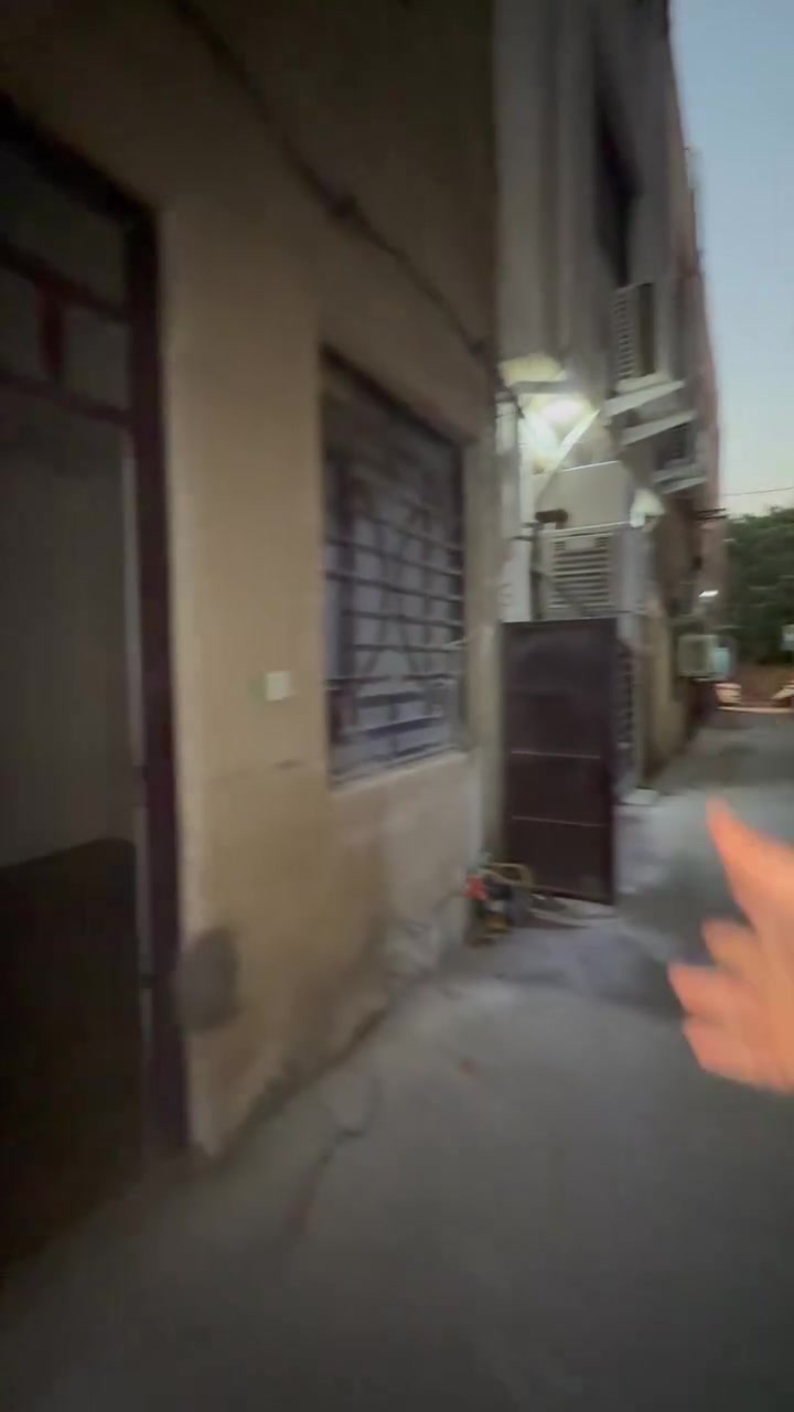 #للأيجار_مشتمل_داخل_قيصريه
سعر الأيجار450الف وبي مجال
موقع مميز:بين شارع الضباط ولاخطل
يحتوي على:صاله+مطبخ+غرفتين+خدمات+مناور+سطح
للأستفسار:***********
