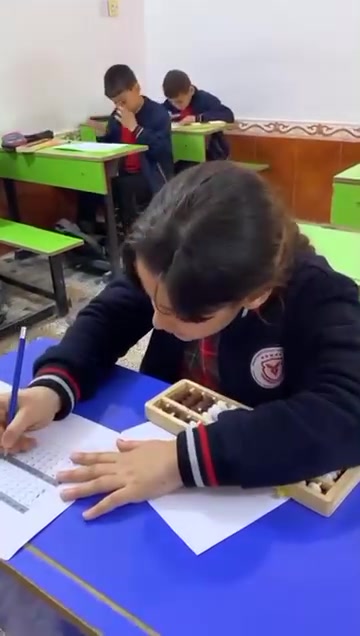 💞💞 هل تطمح لرؤية طفلك يحسب أسرع من الآلة الحاسبة ويتمتع بتركيز عالي؟ 💡💞💞
​في المدرسة الخلدونية، لا نكتفي بالتعليم التقليدي، بل نصنع القادة! 🚀
❤️❤️ نفخر بأن نكون المدرسة الوحيدة التي أدخلت منهج الحساب الذهني كجزء أساسي من المنهج الدراسي، لتطوير مهارات أطفالكم العقلية وتنشيط فصي الدماغ من صغرهم.❤️❤️
​ماذا سيستفيد طفلك من هذا المنهج؟
​⚡ سرعة البديهة: قوة استيعاب وفهم مضاعفة.
​🎯 دقة التركيز: تقليل التشتت أثناء الدراسة.
​🧠 تقوية الذاكرة: تنمية الخيال والقدرة على حل المسائل المعقدة بسهولة.
​🏆 الثقة والتفوق: بناء شخصية قيادية متميزة بين أقرانه.
​الاستثمار الحقيقي هو استثمارك في عقل طفلك! 🎯
​📍 المكان: المدرسة الخلدونية هيت مقابل مستوصف حي العمال مجاور عيادة الدكتور اياد فريد 
📞 للاستفسار والتسجيل: [ *********** ]

