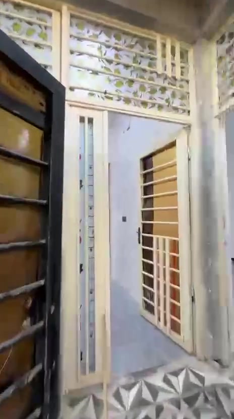يا الله سلام عليكم بيت للبيع مكان سدسناويه طريق سياحي او طريق ريسي ثنينهن بصفه من تعبر مركز شرطه فرع مقبيل صيدليه روان مساحه120غرفتين صاله مطبخ صحيات ديوانيه طارمه زغيره البيت مرتب بناء جديد فارغ حالين *********** سعر55

