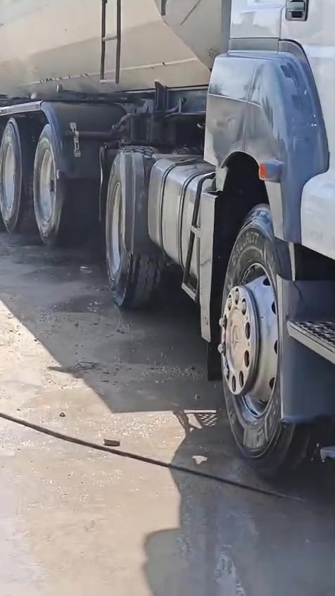 السلام عليكم  سياره اكسر موديل 2003 خير من الله عربانه 25 متر باقي التفاصيل*********** بيك خير وتدلل
