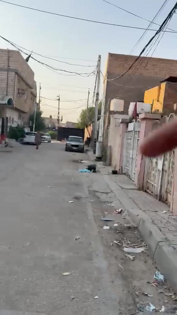 للبيع دار سكن مساحة ١٢٥متر غرفتين ومطبخ واستقبال وصاله وحمام داخلي و خارجي طارمه رابع بيت عن شارع العام قريب مول الباقر/حي العامل الأمير الاولى ترميم جديد الاستفسار على واتساب ***********. للبيع......
