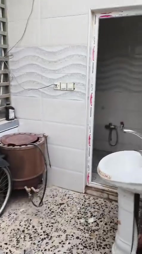 دار للبيع 100 متر طابق واحد بناء جناي طابوق اساس وسقف صب جسور درجه اولى شارع 10 متر حي النداء منطقة ال 58 الف قرب شارع 20 المدرسة الورديه وشارع المكاتب 
السعر 72 مليون مع المجال 

مكتب علي حلبوص للعقار 
***********
