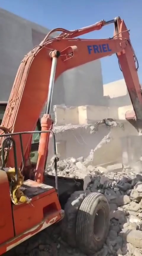 السلام عليكم حفاره فيات هيتاشي للبيع موديل 2001 حفاره حلوه وجاهزة للعمل مئسسة نقاره + برينه حفاره خير من الله بوجهك لشغل السعر 90 او مراوس بحفاره سرفه العنوان البصره قضاء المدينه  
للاستفسار ه‍  ***********
