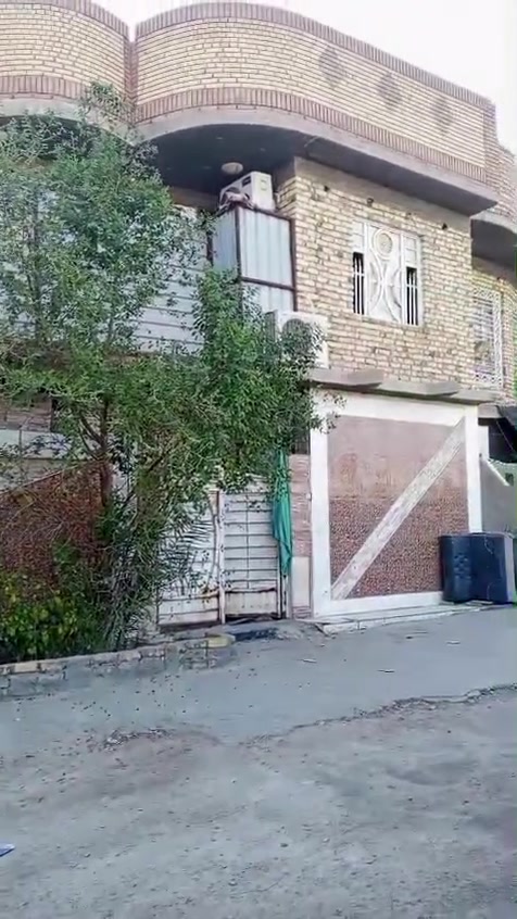بيت البيع مكان قطاع زراعيي مساحته 100 متر مربع غرفتين جوه ومطبخ ودوانيه وصاله وبي شقه فوك غرفتين بل شقه وصاله ومطبخ الواجهه 10 ونزال 10  كونكريت وبناء حديث وجديد  مكان القطاع بحجي عبد الثانيه قرب أسواق الكعبي السعر 160وبي مجال الاستفسار تصال على رقم ***********
