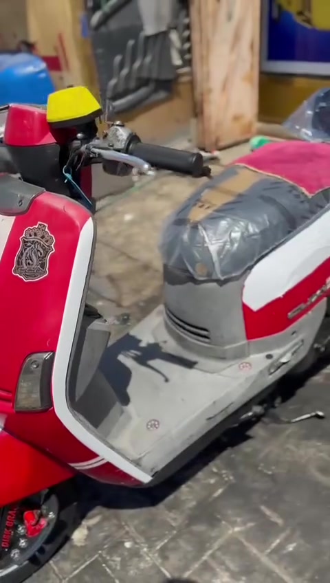 سلام عليكم شباب دراجه بوليس البيع حلوه وا نضيفه مفتوحه بس ولفات دراجه كله بلاديه نكره سلف مكينه ناعمه كله بلاديه كهربائيات كله شغاله ٨٢٥ بيه مجال الشراي *********** العنوان بصره حيانيه شارع سيد
