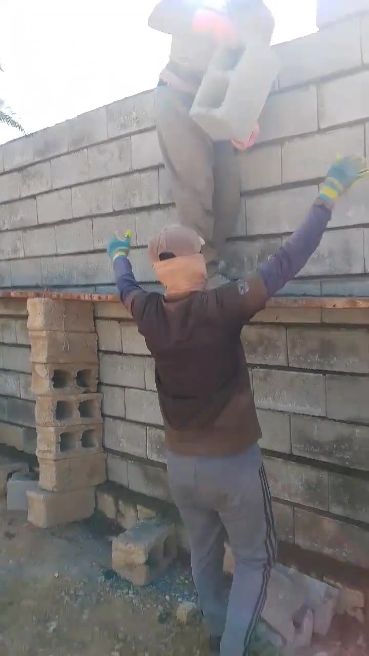 السلام عليكم
 أول شي مصداقيه فول ..كادر بناء درجه أولى .يعني هندسه شوف عينك شعندك بناء حاضرين  وهذا رقمي
***********
