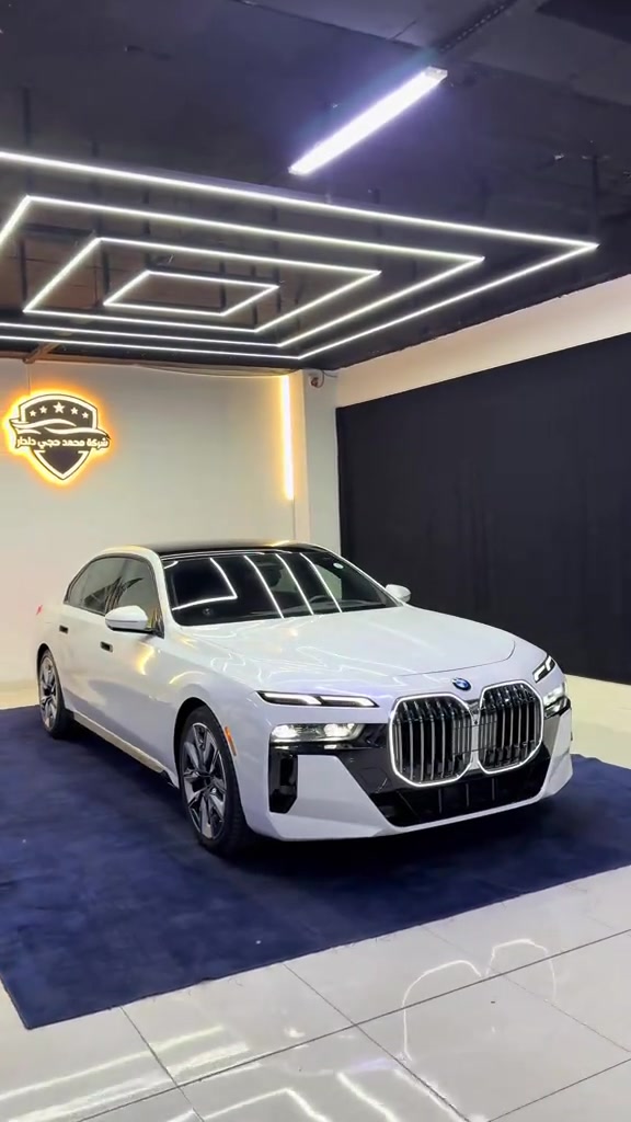Bmw-740i 2026 clean title Full option  White & red 20,000 mil Call for price: *********** ***********
