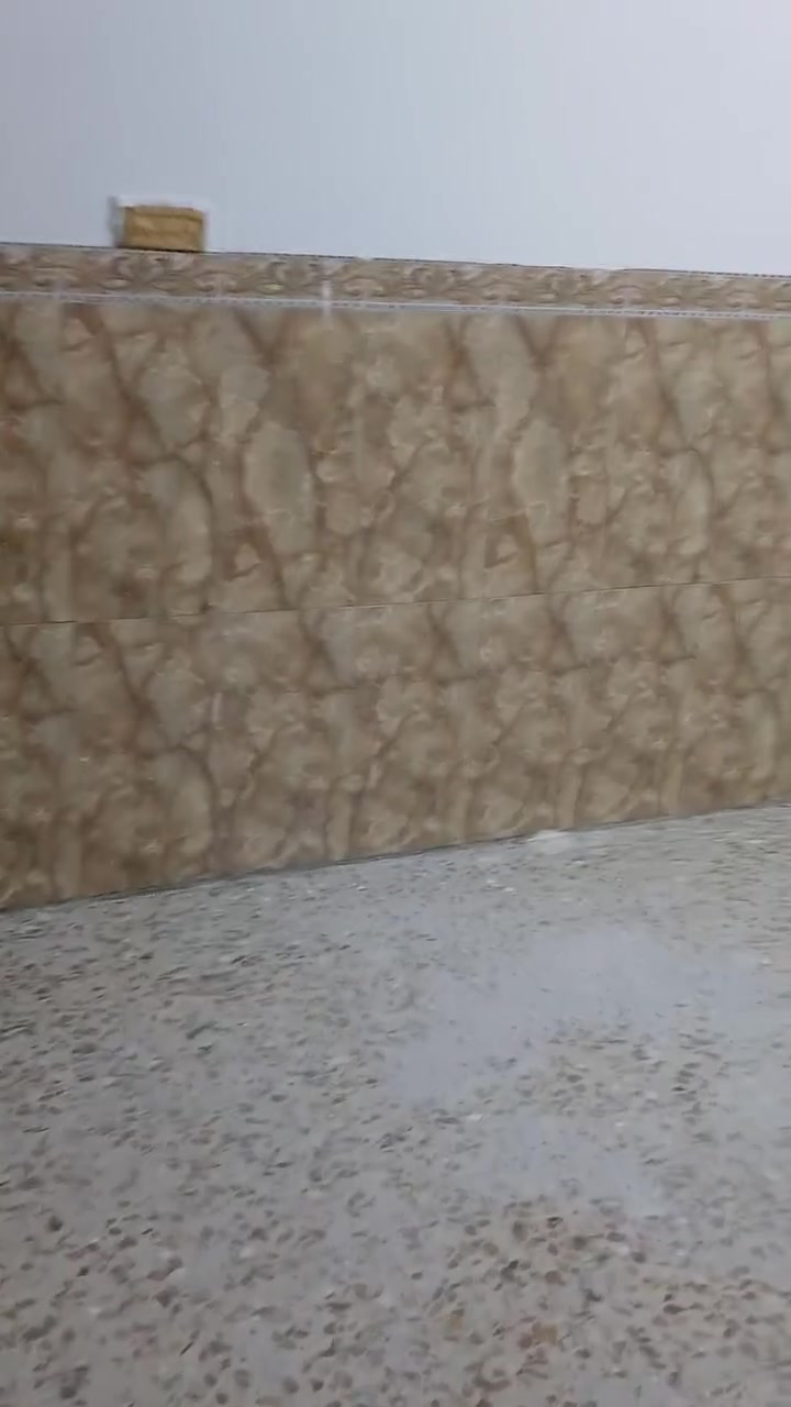 شقة في الغدير محله ٧٠٦ غرفتين وصاله ومطبخ وخدمات بالكون ومنور خلفي ايجار ٦٠٠ الف هدوء عمارة عوائل فقط  صايره بسنتر بصفها مخبز ومجمع ملابس ومدارس ومخضر وسوبر ماركتات ومضمدين تبعد ٢ دقيقتين عن ساحة ميسلون سرمد الفهد للعقار ***********
