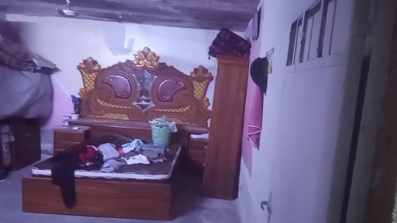 سلام عليكم ورحمه الله بيت للبيع تجاوز في مجمع الرجاء قريب من مولد علاء   السعر 10 وبي مجال وهذا رقمي للتواصل وبي واتساب ***********
