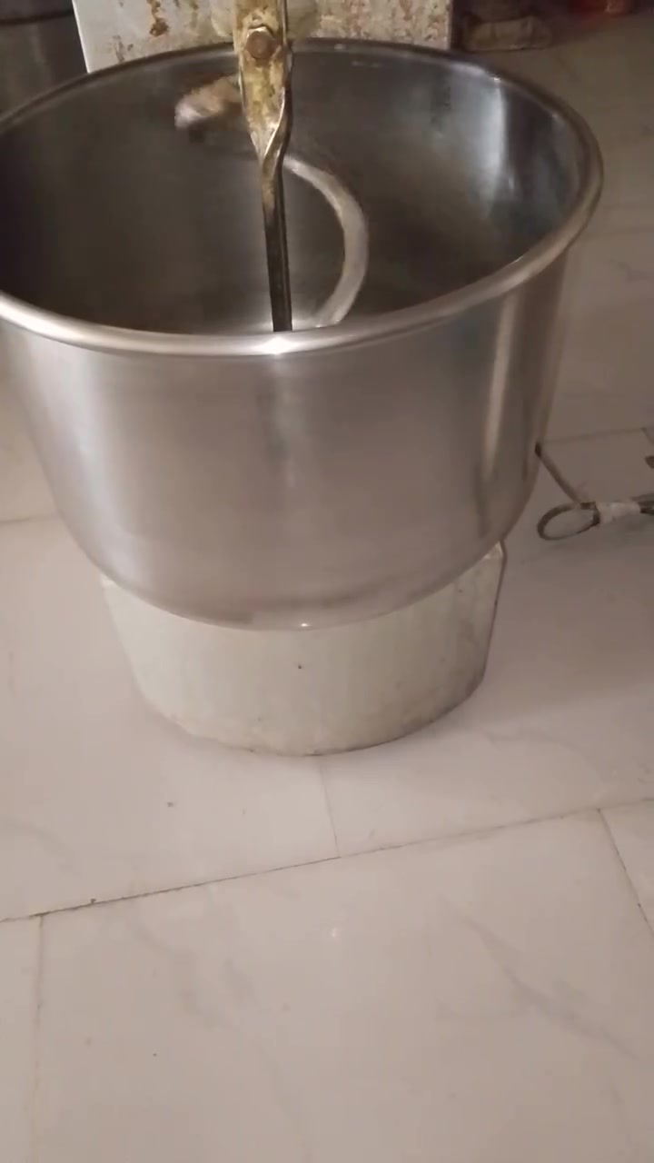 عجانه لولبيه البلديه وموطورهه ياباني أربعين لتر يعني طحين تعجن عشرين كيلو السعر مليون الاستفسار ***********
