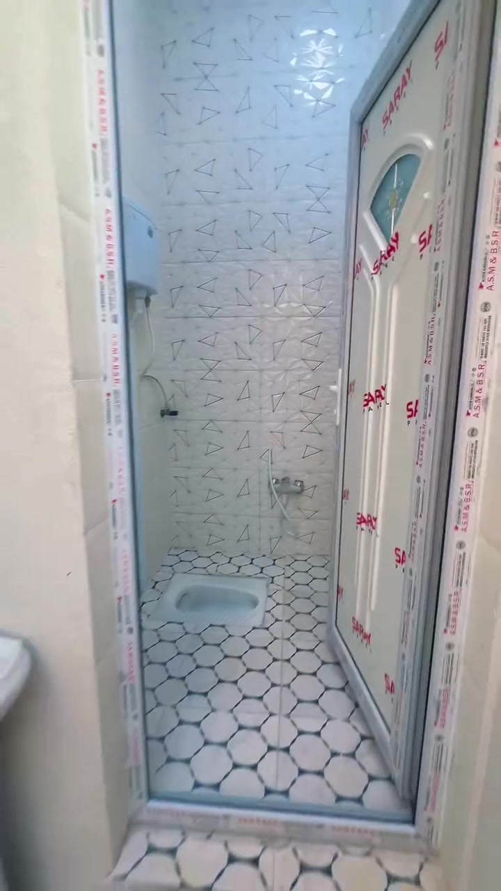 🏡 بيت للبيع - 150 متر 🏡
البصرة - الجزيرة - الصقر - شارع الرحمة

**المواصفات:**

- بناء درجة اولى 100%

- البيت جديد وجاهز للسكن

**السعر**: 80 قفل وبيه مجال

للمعاينة والاستفسار: ***********
