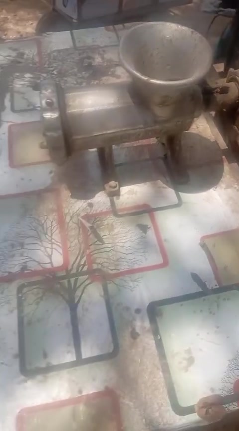 سلام عليكم مكينه فلافل للبيع
سعر 150وبيهه مجال قليل حك جيه مكاني طارميه 
***********
