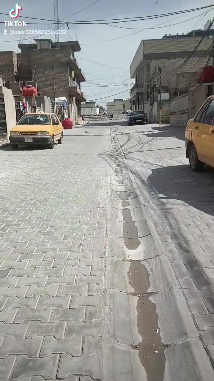 السلام عليكم
بيت 200م للبيع بمنطقة الشعلة حي النور كامل الخدمات ماء مجاري تبليط ومقرنص والبيت يبعد عن شارع العام الخمسة كيلو ٥٠م 
بناء البيت 2023 
يتكون من استقبال 8/5
غرفتين نوم 5/4 
مطبخ بارد حار 4/4
مناور عدد 2 
حمامات عدد 2
بسعر مناسب أو امراوس قطعة أرض 250م منطقة الصابيات 
الإتصال ***********
