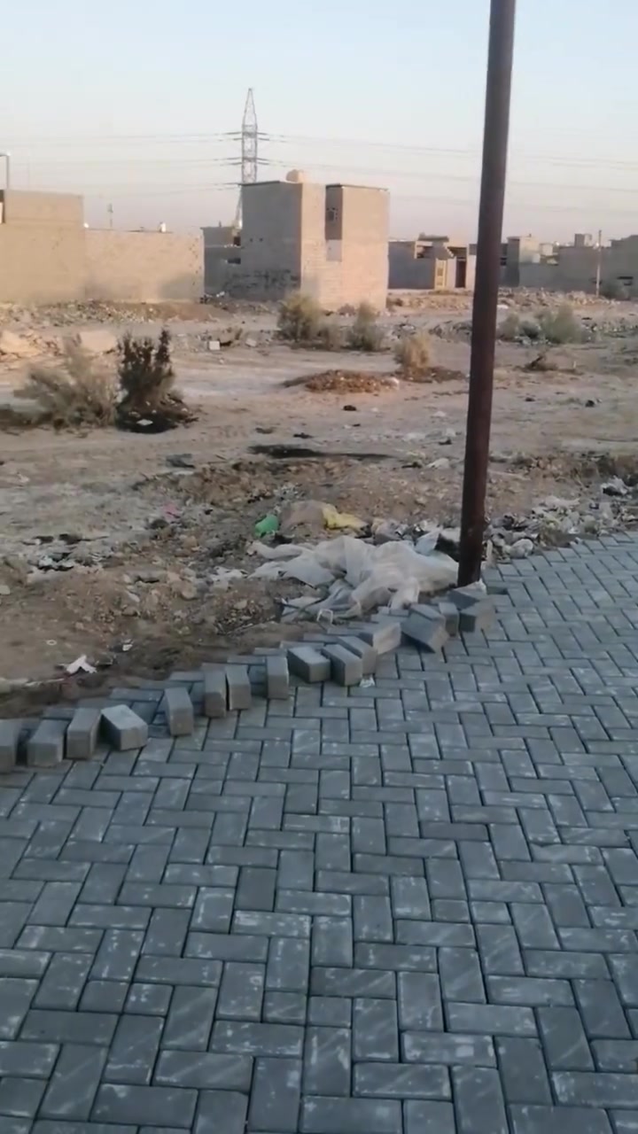 سلام عليكم ورحمة أرض للبيع المساحه 100 متر مربعه 10 ب10مجاور المولد مال اثير مي مجاري كهرباء انترنت معروضه عند مكتب الاخوين بداره ابو ماجد الزيداوي الاستفسار علئ رقم الهاتف ***********
