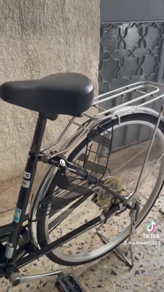 للبيع بايسكل نضيف بوضع الحاويه اي نقص مابي مكاني كوفه سعر130 وبي مجال قليل موجود خاص او واتساب ***********
