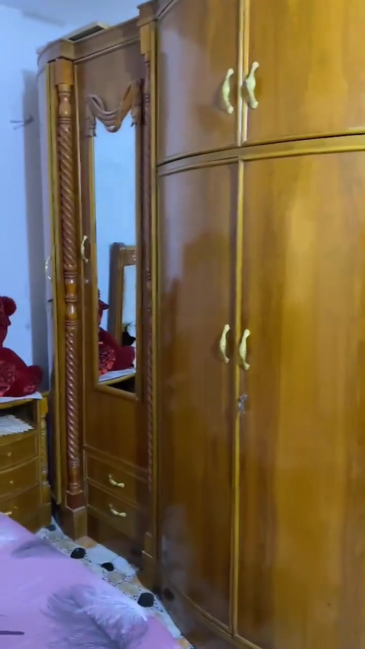 سلام عليكم غرفه نوم للبيع جاهزه يحتاجه تلميع السعر 600 وبيه مجال قليل واتساب ***********
