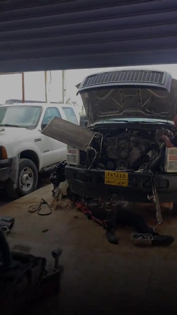 اثير فورد لصيانة السيارات 

نص مكتوب في الصور:
- بعدني بخير واجيب بزود ذرعاني