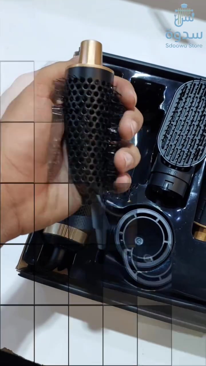 العرض الأقوى من شركة سدوة ! 🔥 جهاز التصفيف الذكي والأصلي Dyson Style Pro (إصدار النخبة 5 في 1) ، البديل الفخم والأصلي اللي يغنيك عن صالونات التجميل وكل أجهزة الشسوار والكاوية التقليدية.

​✨ شنو مميزات الجهاز ؟

1/ ​تجفيف سريع وسحب للشعر بكل سلاسة وبدون تقصف ..

2/ ​فرد وتمليس احترافي يمنح شعرك ملمساً حريرياً ناعماً .

3/ ​إعطاء كثافة وفوليوم (Volume) خيالي وجذاب للشعر من الجذور .

4/ ​عمل أحلى تسريحات الويفي والكيرلي (Wavy & Curly) بثوانٍ معدودة وبتقنية تدفق الهواء الذكي .

5/ ماركة تركية مع ضمان استرجاع اذا كان لا يعمل عند الوصول

​يحتوي على 5 رؤوس عملية ومتعددة الاستخدامات لتلبي كل احتياجات شعرك اليومية والمناسبات بكل إتقان وكفاءة. 💯

​🎁 السعر الحصري فقط 55,000 دينار مع التوصيل المجاني لكل المحافظات ! 🛵 العراق 

لحجز الطلب أو الاستفسار 
*********** 
عن طريق الاتصال او واتساب 
ومتوفر توصيل لجميع محافظات العراق 

_ متوفر بيع  جملة لأصحاب الأعمال 

🔷️شركة سدوة للأجهزة والأدوات والأثاث المنزلي للماركات العالمية 🌹 

#عناية_بالشعر #explore #عروسة #شسوار_شعر #سدوة
