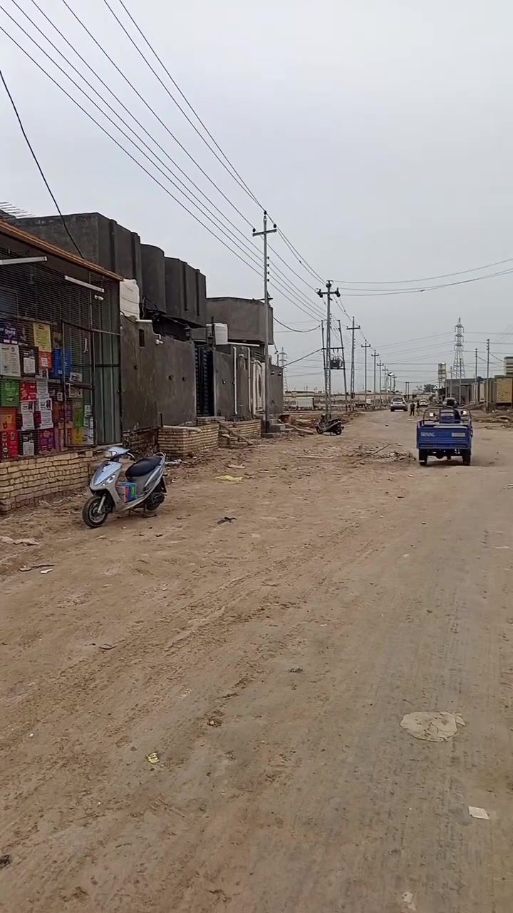 بيت للبيع حي الزهور مساحة 200م بناء كامل غرفتين صاله مطبخ حار باردبراني صيحات داخلي  مع خارجي محل موقع مميز البيت حر مامطلوب شارع 15 مقابل باب  ثانوية قادة النصر بناء 2025  سعر125 استفسار اكثر ***********

