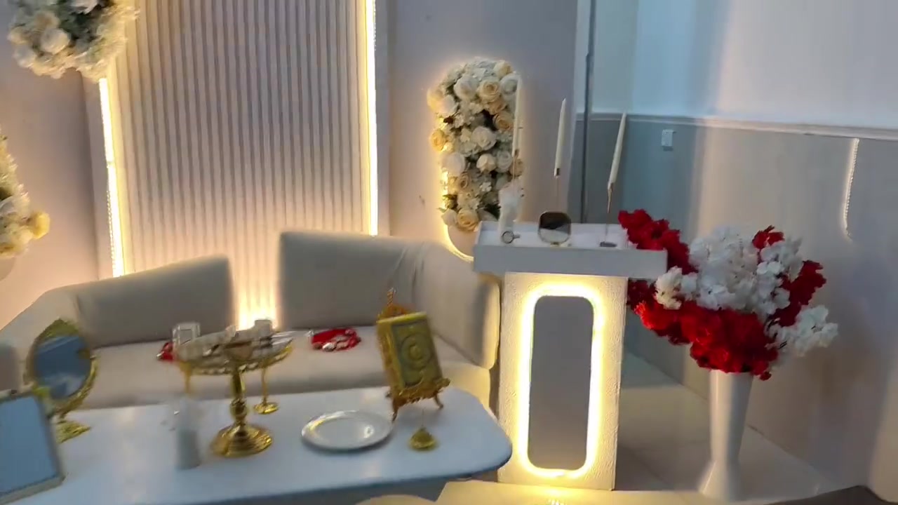 كوشات عدد 2للبيع نقوصات قليله بيه فوم مو خشب تجي تشوف بعينك *********** مكاني بغداد مدينه الصدر
