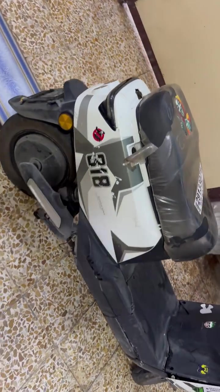 ماطور 318 للبيع الكشر مالته تعبان انطيك ضمان بالباتريات 
الماطور يحتاجله مداره يمشي مثل العسل
سعر ٣٠٠ 
***********
