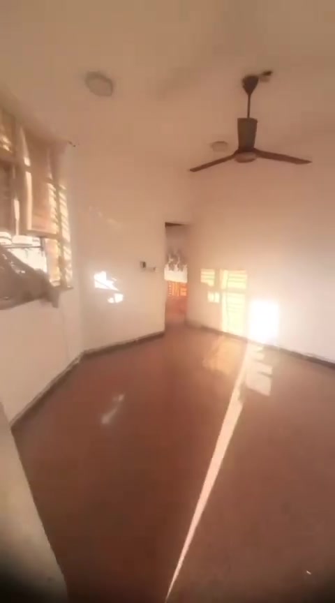 شقة للايجار طابق ثاني بالميكانيك
غرفه
استقبال
مطبخ
صحيات

350الف

***********

