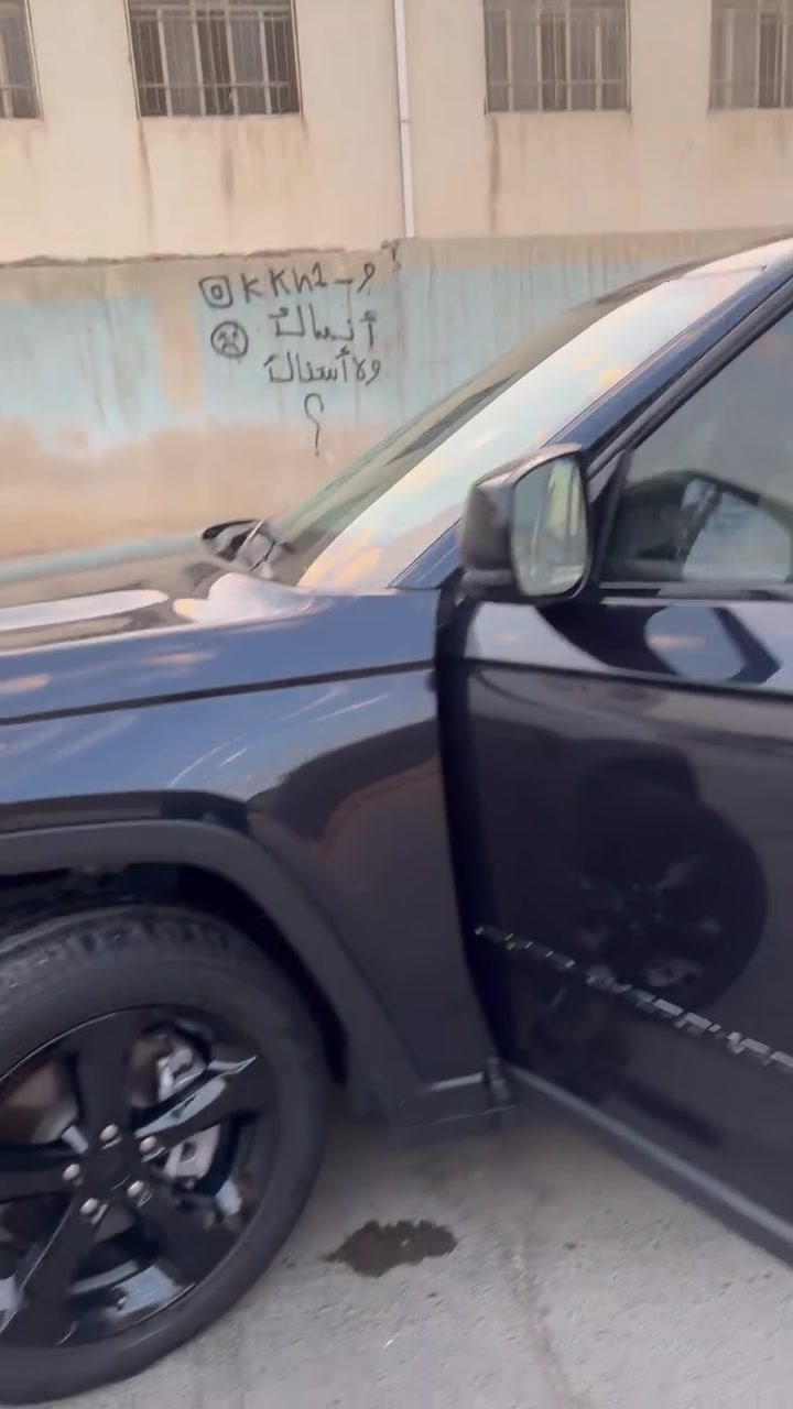 سلام عليكم جيب وارد امريكي كفاله عامه من الصبغ و الضربه امبدله فقط دعاميه خلفيه فقط  موديل 2024 فول مواصفات ماعدا الفتحه سبعه راكب سياره كفاله عامه كير و مكينه سياره شهداء داخله و مرقمه بغداد السعر 270 وبيها مجال بسيط مكاني بغداد حي اور الرقم ***********
