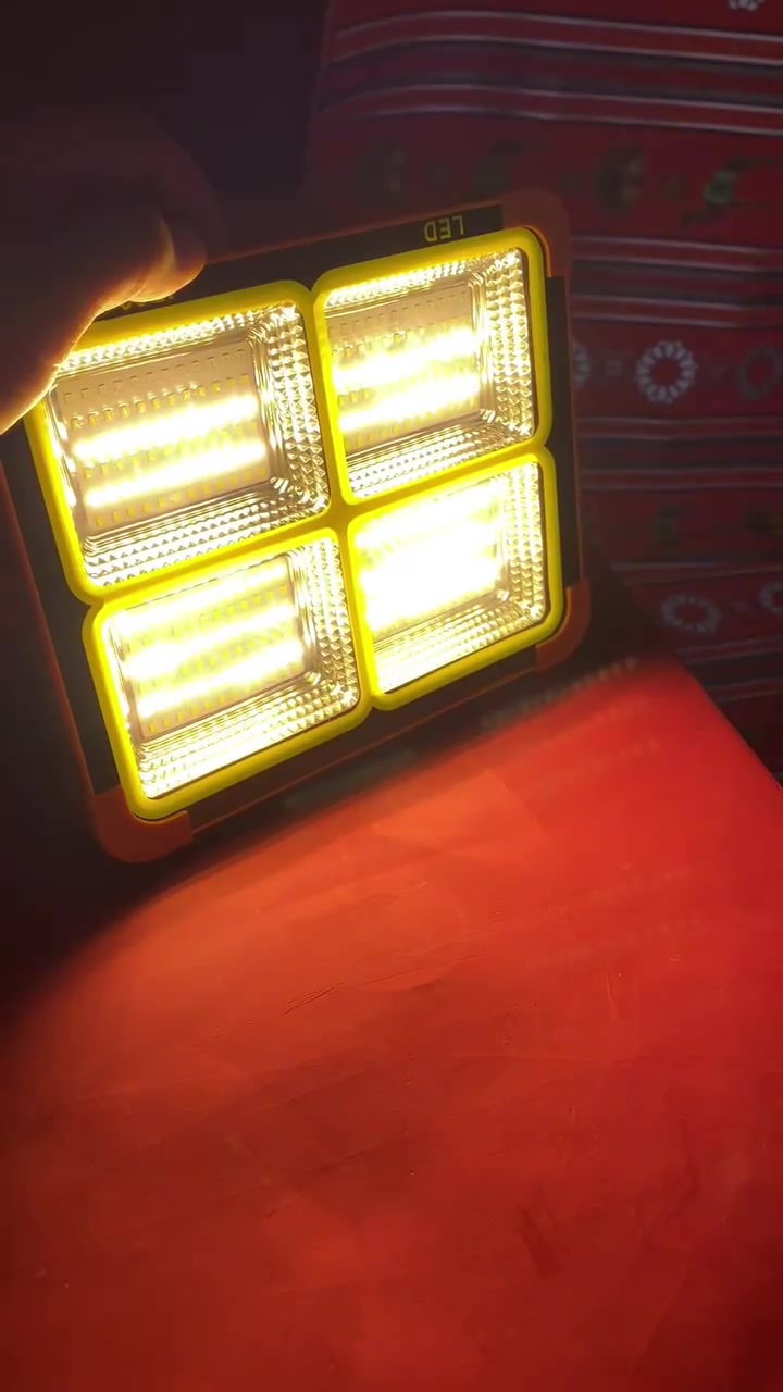 كشاف LED • شحن شمسي • مقاوم ماء IP66