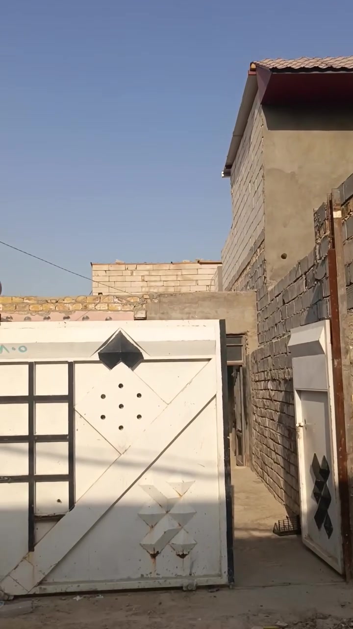 سلام عليكم ورحمه الله وبركاته 
دار سكن للبيع مساحه 100متر بناء بلوك الأساس طابوق السقف عكاده فرمستون غرفه صاله مطبخ تخاريج مكان استقبال 
زراعي إقرار محكمه مشمول بلتطويب 
المكان النجف الاشرف الكوفة البراكيه قرب مدرسة الأهرام شارع السبيس التبليط شارع 20 للتواصل معنا عبر الواتساب *********** ابو يوسف للعقار 
نستقبل كافة عروضكم العقارية على مدار الساعة 
اهلا وسهلا بكم جميعا 
السعر 15 مليون مع المجال للمشتري الجاد
