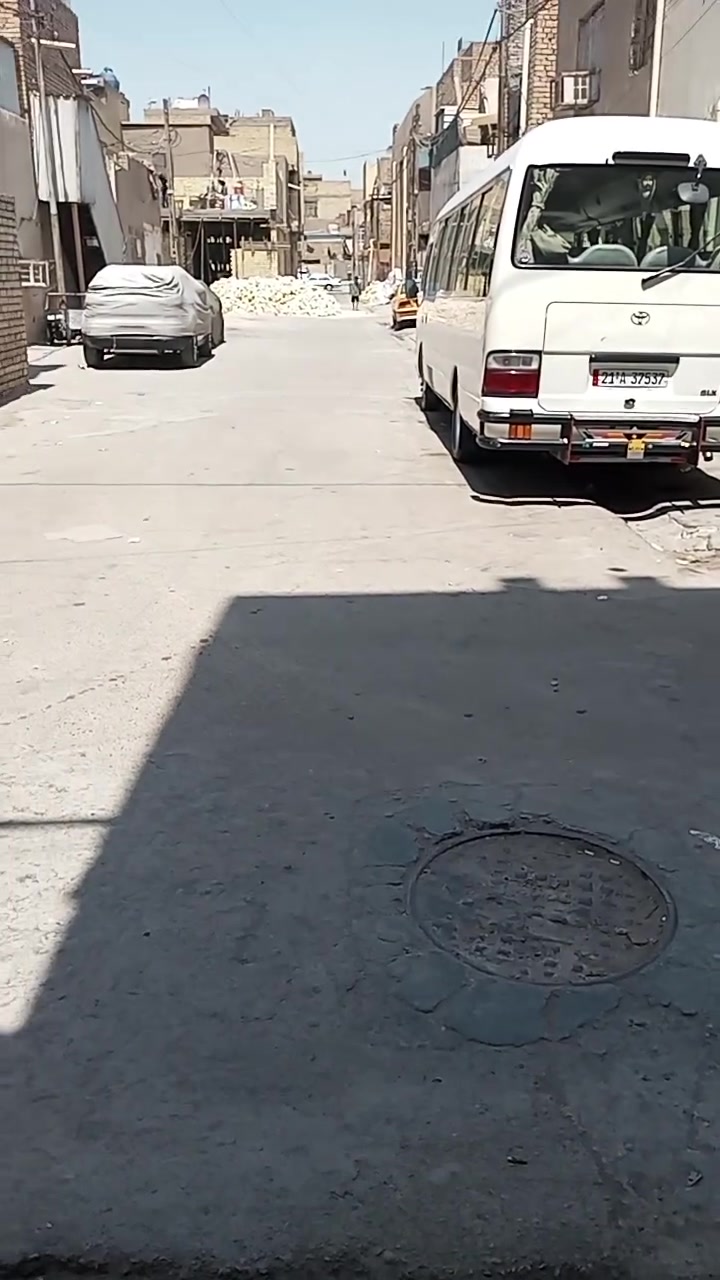 الدار للبيع.. مدينة الصدر قطاع 53 خلف جامع الرسول ص 
المساحة 77 متر... الواجهة 7 والنزال 11 يحتوي الطابق الارضي على استقبال 5×3500 وغرفة نوم 4×3500 والصالة 6500×3 حمام 2500×1500 المنور 1500×1500
الطابق الثاني 2 غرف نوم +حمام + طرمة 
الطابق الثالث ايضا 2 غرفة نوم +طرمة.. السطح مطبگ شتايگر.. الستارة داخل السطح لبخ.. البيت منظومة كامرات دفن +منظومة غاز + منظومة سبالت العدد 7.. تأسيس گيزر العدد 2...((ملاحظة)) مكلف بالنشر الاتصال مع صاحب الدار 
هاتف *********** او وات ساب
