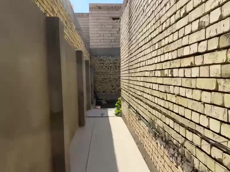 بيت للبيع 280 متر بناء جديد طابوق درجة اولى اساس وسقف كونكريت البناء تحت اشراف هندسي قريب على مسجد السهلة يوجد مقطع توضيحي للموقع من مسجد السهلة للبيت توجد مساحة خلف البيت يتم استغلالها حسب رغبة المشتري يحتوي البيت على غرفتين وصالة واستقبال ومطبخ ومجموعتين صحيات داخلية وخارجية السعر 135 مليون وقابل للتفاوض للأستفسار واتساب ***********

مكتب الموسوي للوسائط العقارية مستعدون لأستقبال عروضكم التجارية والزراعية والسكنية بيع وشراء رهان ايجار
