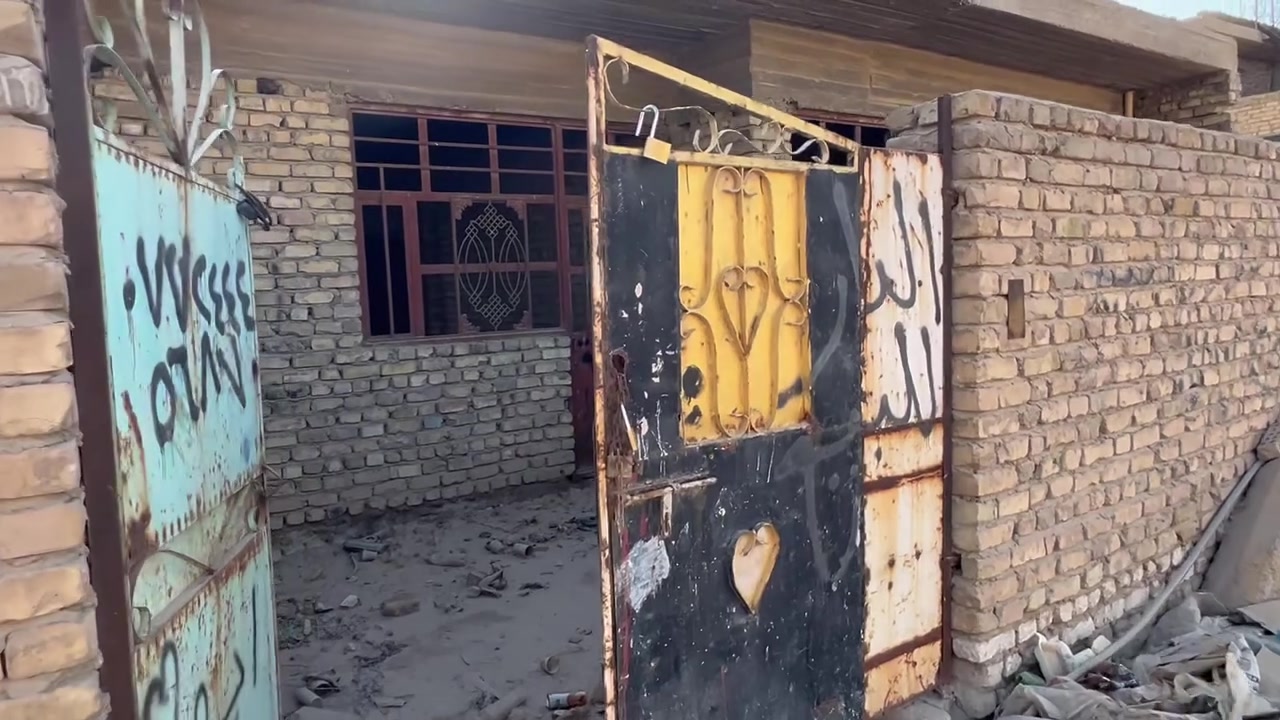 سلام عليكم عندي هذا البيت مساحته 200م وباقي تفاصيل بل فديو وهذا رقمي ***********
