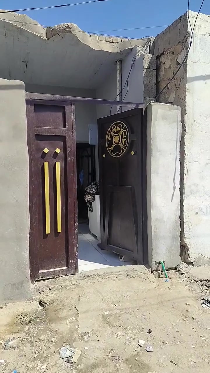 يا الله السلام عليكم بيت للبيع المساحه ١٤٠ متر البراكيه شارع المطار القديم قرب أسواق علي الطائي أساس صب كونكريت سقف صب كونكريت بناء بلوك البيت يحتوي على غرفتين وصاله ومطبخ استقبال صحيات داخلي وخارجي السعر 23مليون معه المجال الاستفسار على الرقم ***********
