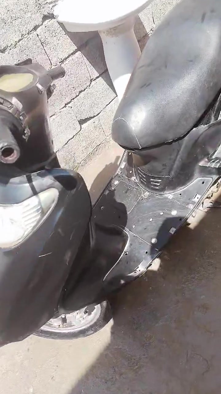 عندي هاي السبيسي مابيه صلنصه وبيه تبخير الدراجه شغاله وكدامك دشوف وصفاحيات موجوده وشغاله سلف 
وهندر والسعر 175 للستفسار واتساب 
*********** وبيك خير ودلل
