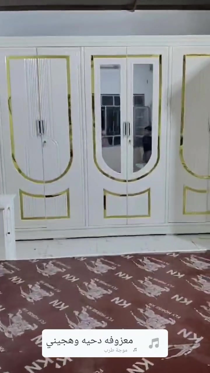 غرفه  مستخدمه شهر وحد بس 
خشب ثقيل   5 ملم 

***********
