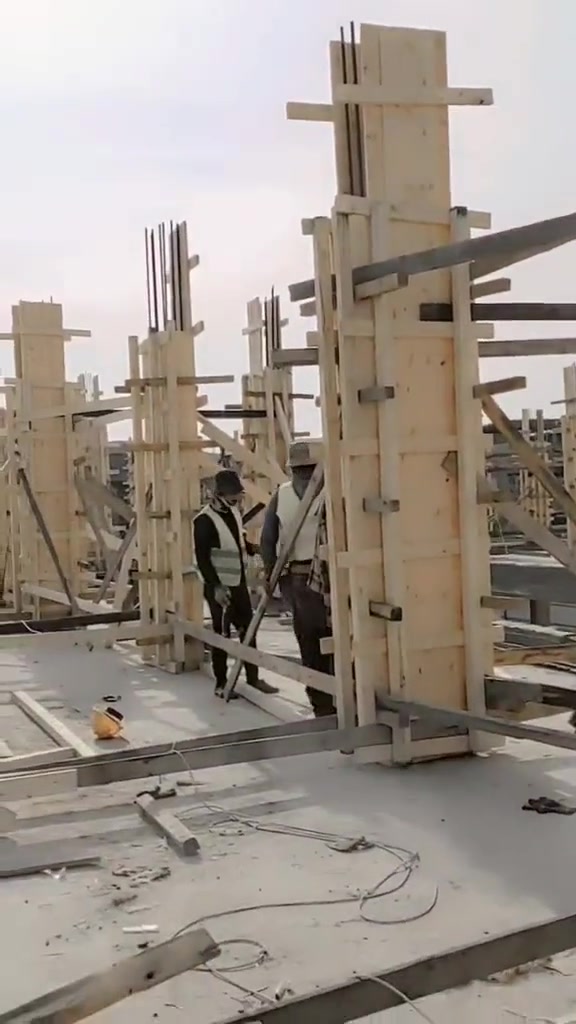السلام عليكم كادر نجاره وحداده ناخذ قطعي أو يوميه من البصره نتشغل محافضات تسليم هندسي تواصل ع *********** /*********** رزق ع الله

